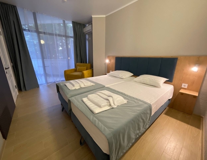 Семейный 4-местный 2-комнатный евро коннект семейный "Бриз" - Санаторий «МВО-Сухум»