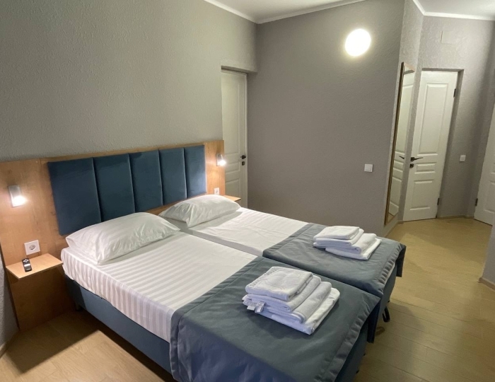 Семейный 4-местный 2-комнатный евро коннект семейный "Бриз" - Санаторий «МВО-Сухум»