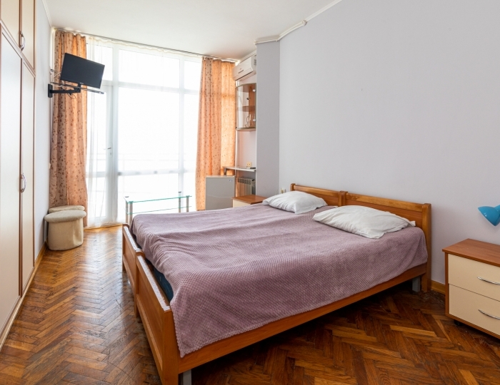 Улучшенный 2-местный 1-комнатный улучшенный номер с кондиционером в корпусе "Бриз" - Санаторий «МВО-Сухум»